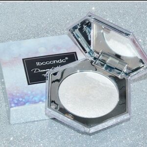 Silver Diamond Hexagon Highlighter Makeup
